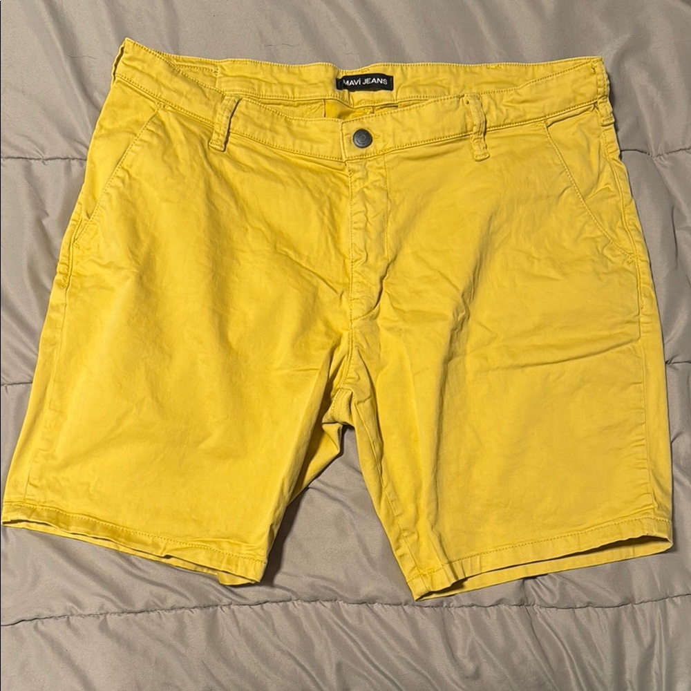 Men’s Mavi Noah Shorts Yellow Size 40